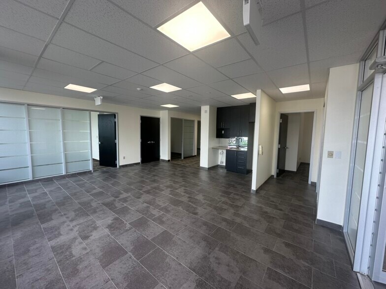 1296 Carling Ave, Ottawa, ON à louer - Photo de l’immeuble – Image 3 sur 11