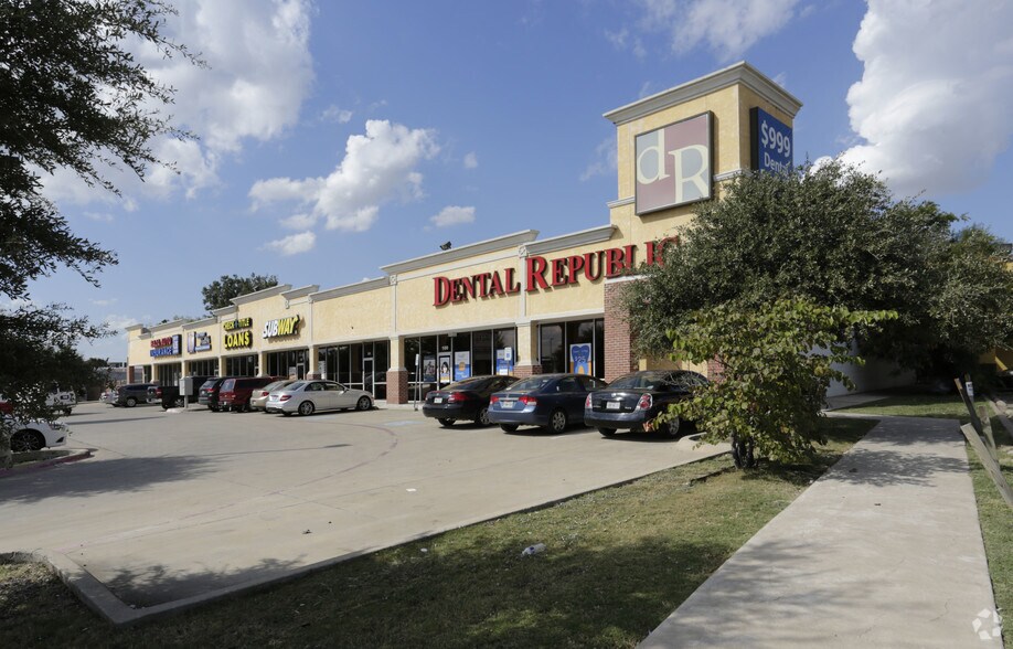 3211 W Northwest Hwy, Dallas, TX à louer - Photo principale – Image 1 sur 11