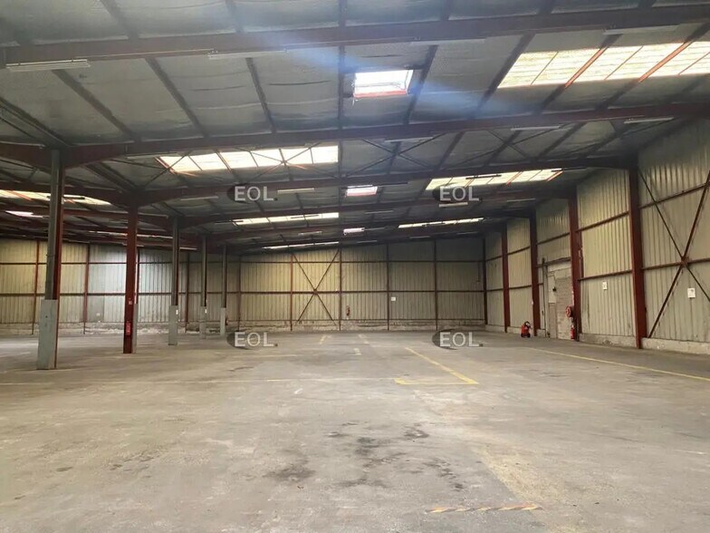 Industriel/Logistique dans Brie-Comte-Robert à vendre - Photo de l’immeuble – Image 2 sur 6