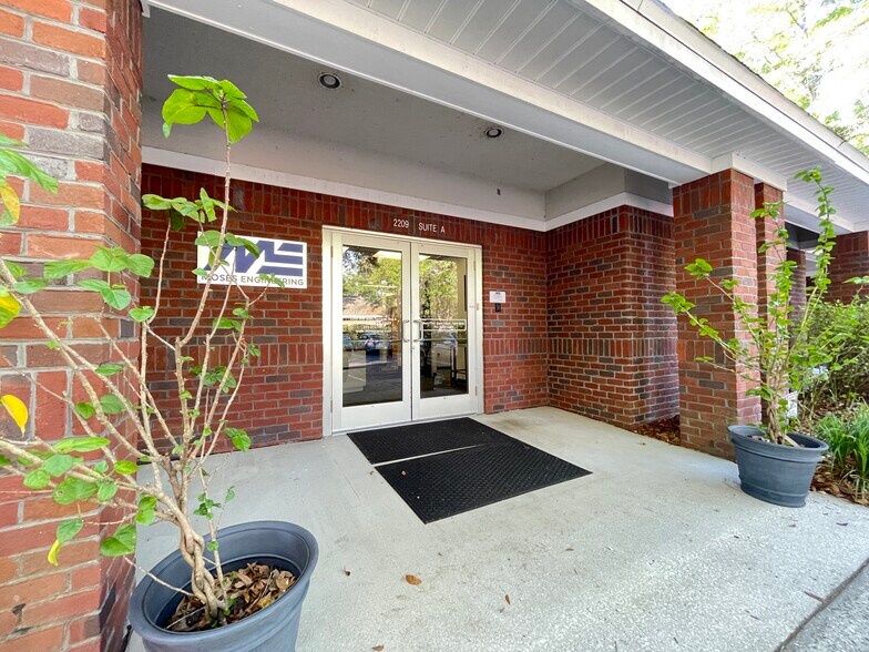 2209 NW 40th Ter, Gainesville, FL à louer - Photo de l’immeuble – Image 3 sur 14