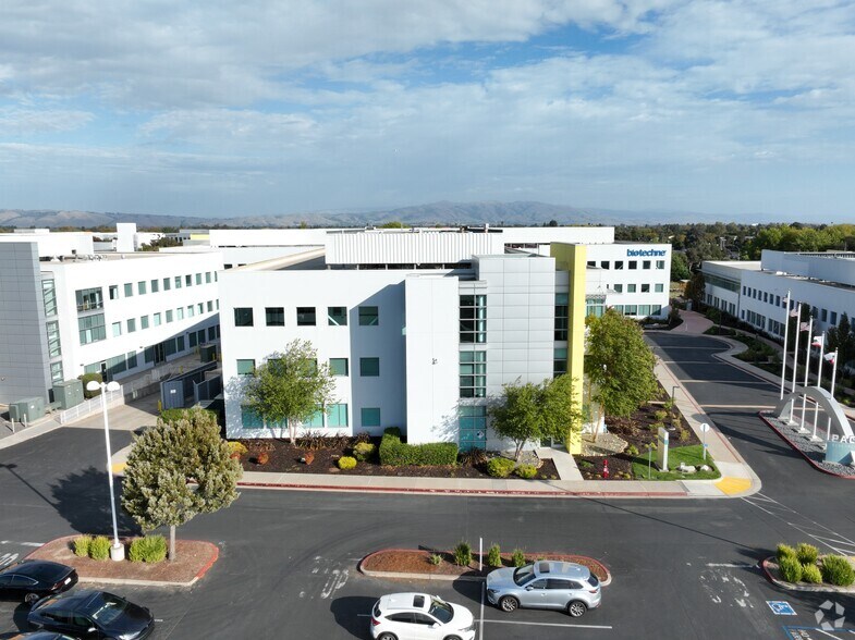 7999 Gateway Blvd, Newark, CA à louer – Image 3 sur 28