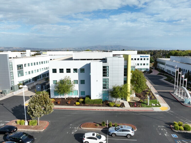 7999 Gateway Blvd, Newark, CA à louer – Image 3 sur 28