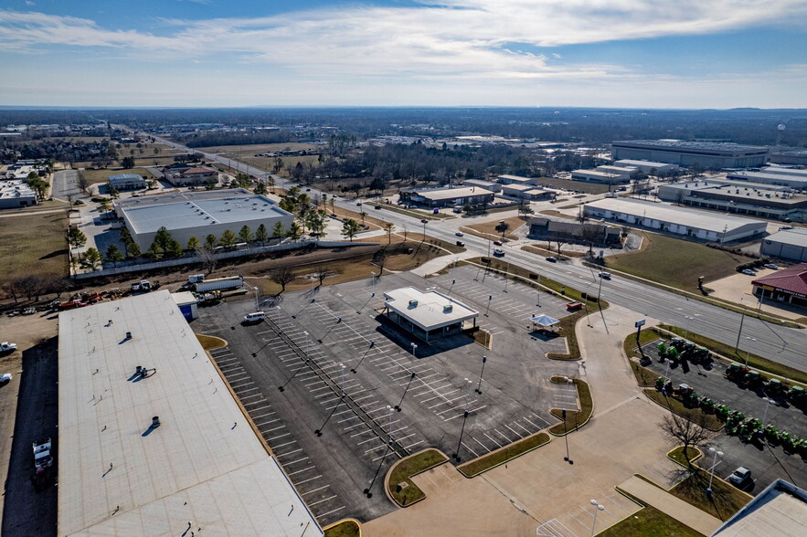 2301 N Aspen Ave, Broken Arrow, OK à louer - Aérien – Image 3 sur 5