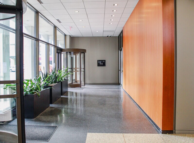 202 S Michigan St, South Bend, IN à louer - Photo de l’immeuble – Image 1 sur 17