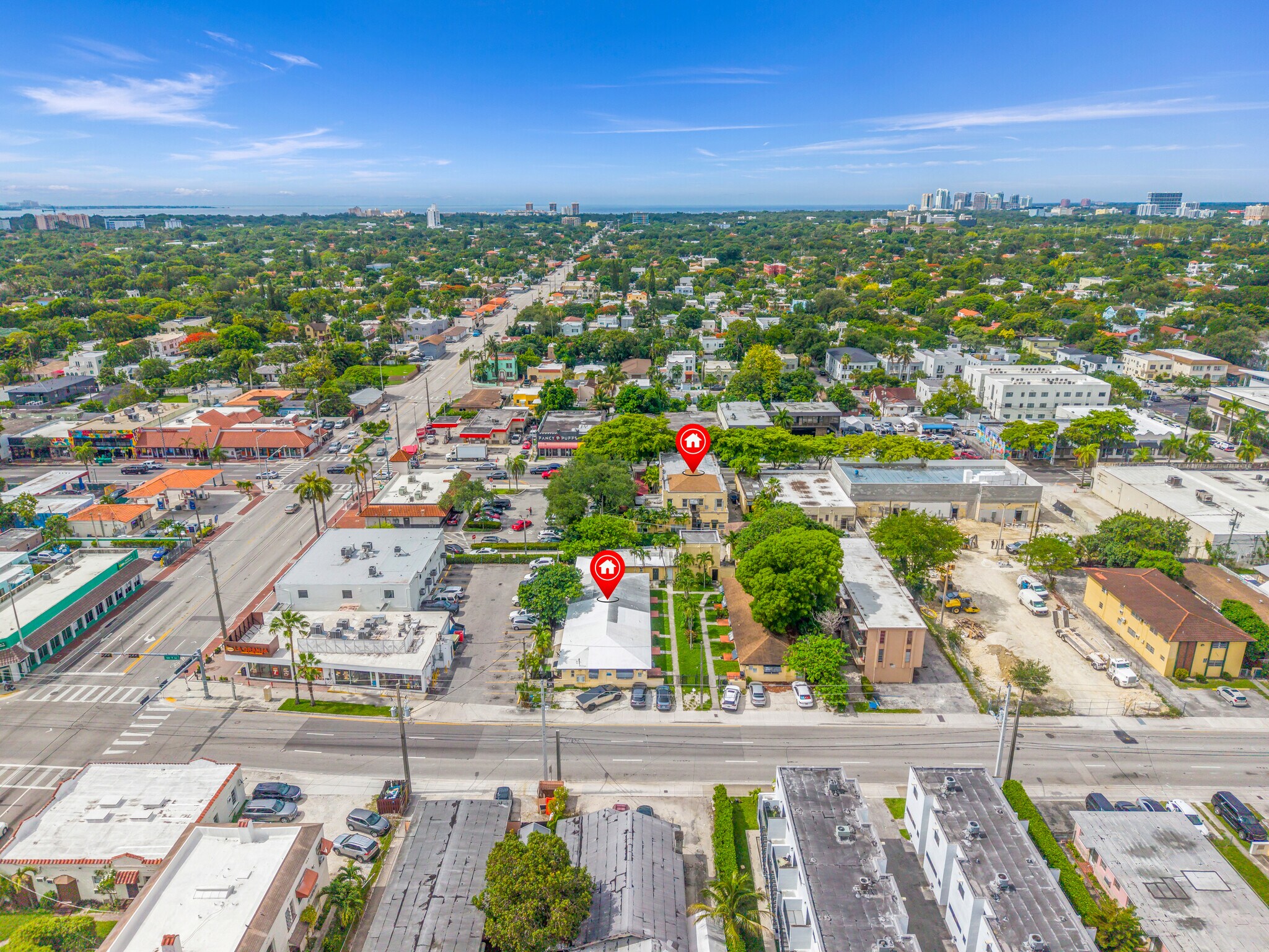 MIXED USE CALLE OCHO INVESTMENT HOUSING portefeuille de 1 biens à vendre sur LoopNet.fr Photo de l’immeuble– Image 1 sur 31