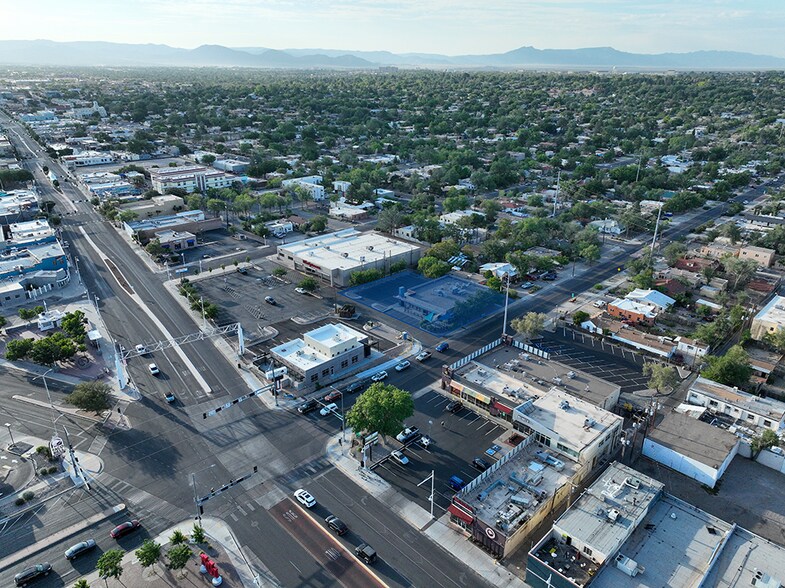 106 Girard Blvd SE, Albuquerque, NM à louer - Photo de l’immeuble – Image 2 sur 3