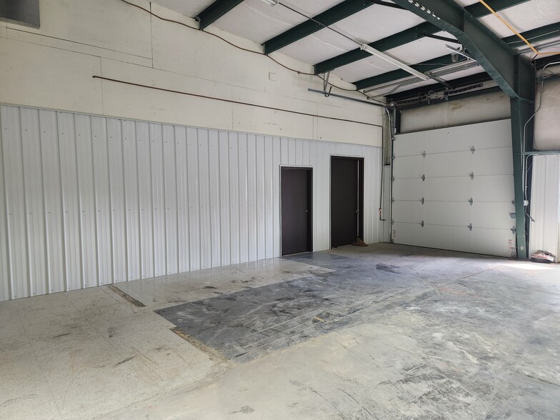 105 Industrial Dr, Christiansburg, VA à louer - Photo de l’immeuble – Image 3 sur 22