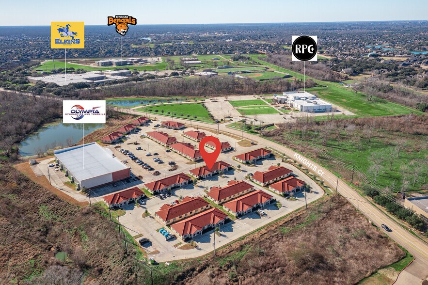 7070 Knights Ct, Missouri City, TX à louer - Photo de l’immeuble – Image 1 sur 8