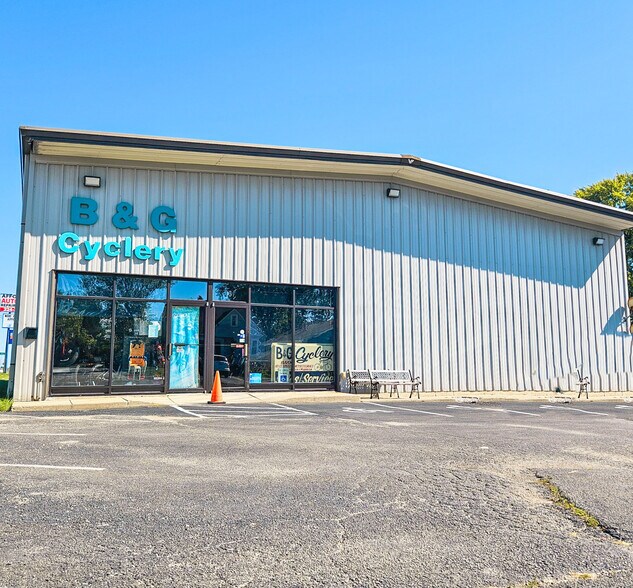 131 E Rollins Rd, Round Lake Beach, IL à vendre - Photo de l’immeuble – Image 2 sur 20