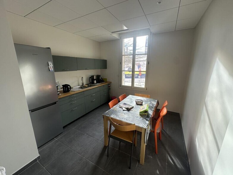 Bureau dans Chartres à vendre - Photo de l’immeuble – Image 2 sur 14