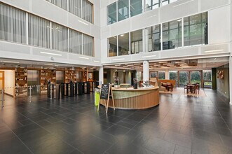 Bureau dans Boulogne-Billancourt à louer Hall d’entrée– Image 1 sur 16