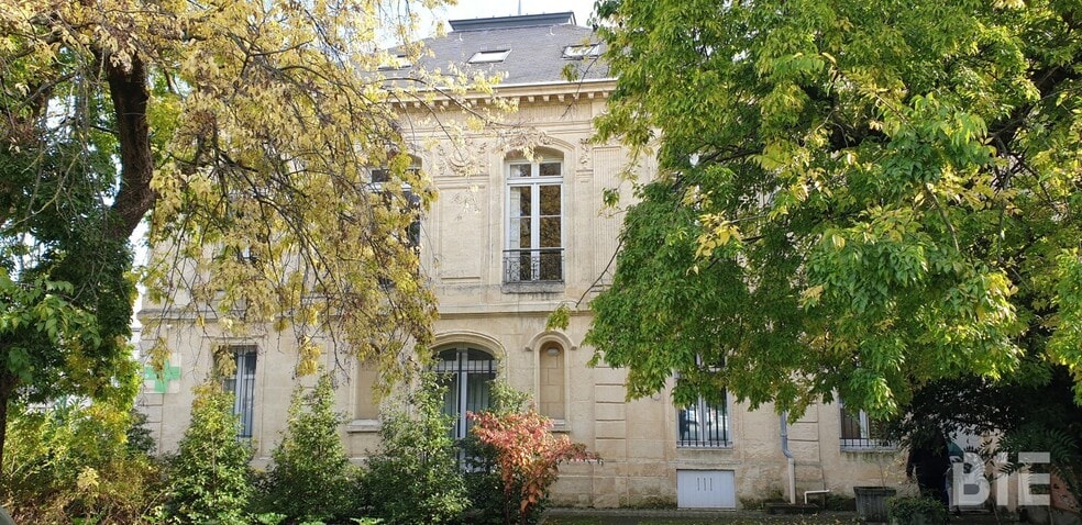 103 Boulevard Du Président Wilson, Bordeaux à louer - Photo de l’immeuble – Image 1 sur 11