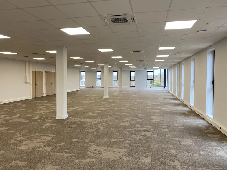 Bureau dans VAL-DE-REUIL à vendre - Photo de l’immeuble – Image 3 sur 17