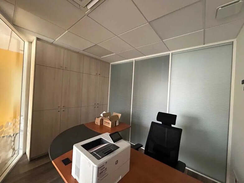 Local commercial dans Saint-Quentin à louer - Photo de l’immeuble – Image 2 sur 4