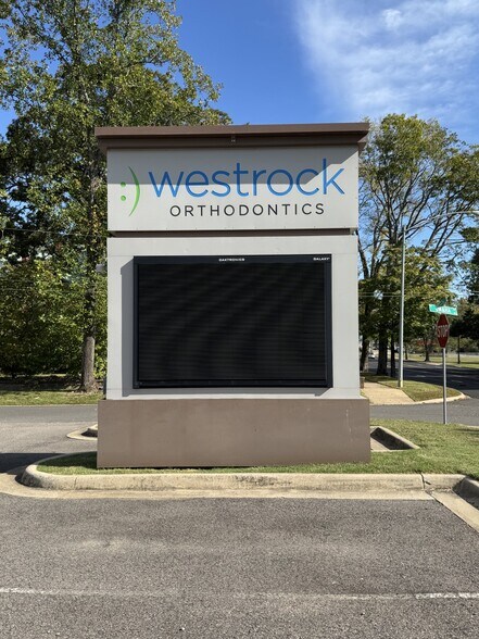 1500 W Main St, Russellville, AR à louer - Photo de l’immeuble – Image 2 sur 9