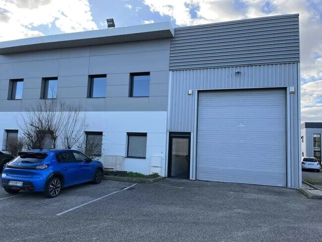 Plus de détails pour Local d'activités à louer