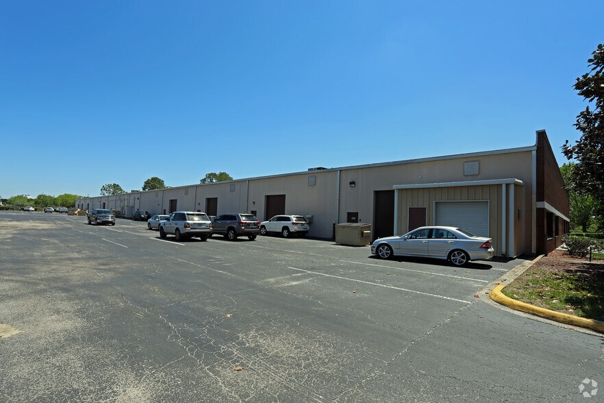 9500 International Ct N, Saint Petersburg, FL à louer - Photo de l’immeuble – Image 2 sur 21