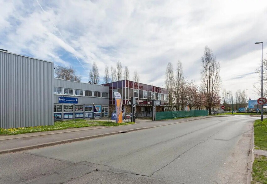 Local commercial dans Morangis à louer - Photo de l’immeuble – Image 1 sur 6