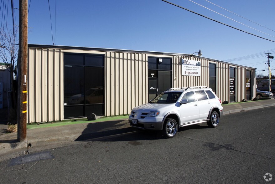2548 Albatross Way, Sacramento, CA à louer - Photo de l’immeuble – Image 2 sur 5