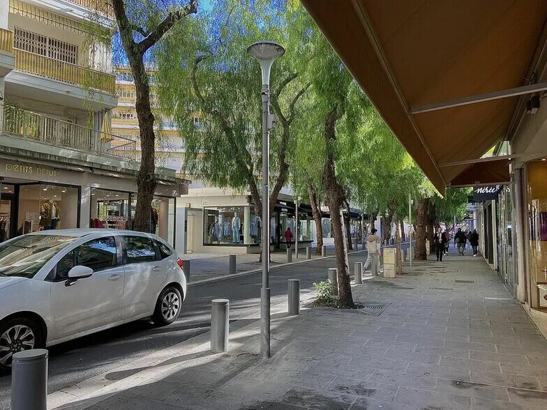 Local commercial dans Nice à louer - Hall d’entrée – Image 2 sur 2