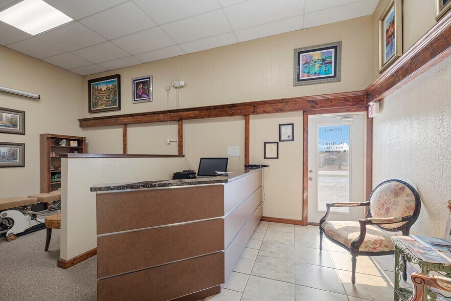 1302 Shull St, Ava, MO à vendre - Photo de l’immeuble – Image 3 sur 13