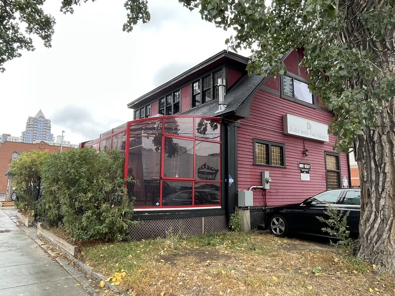 1111 7 St SW, Calgary, AB à vendre - Photo de l’immeuble – Image 3 sur 25
