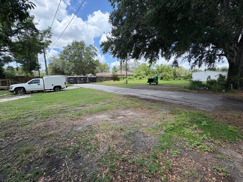 8817 N 15th St, Tampa, FL à louer - Photo de l’immeuble – Image 2 sur 18