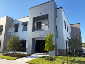 11860-11870 Cheeca Ct, Fort Myers, FL à louer Photo de l’immeuble– Image 2 sur 4