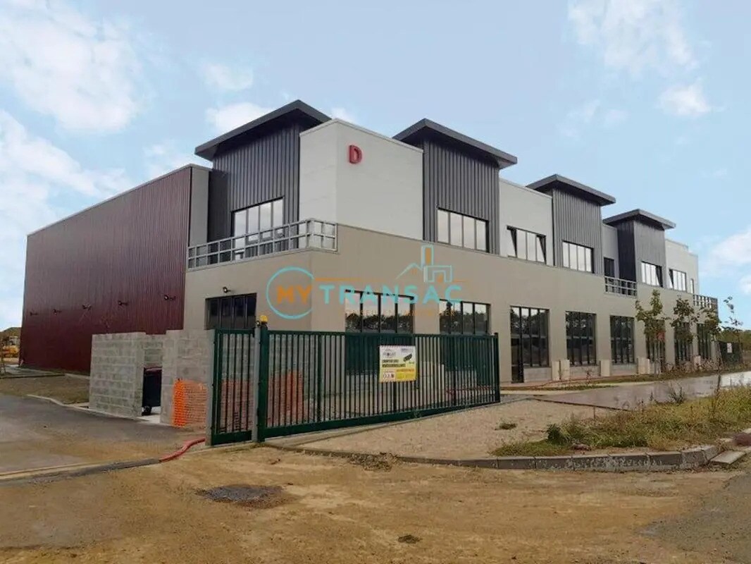 Local d'activités dans Saint-Pierre-du-Perray à vendre Photo de l’immeuble– Image 1 sur 14