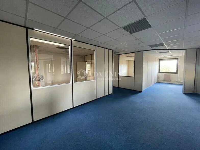 Bureau dans Villebon-sur-Yvette à louer - Photo de l’immeuble – Image 2 sur 5