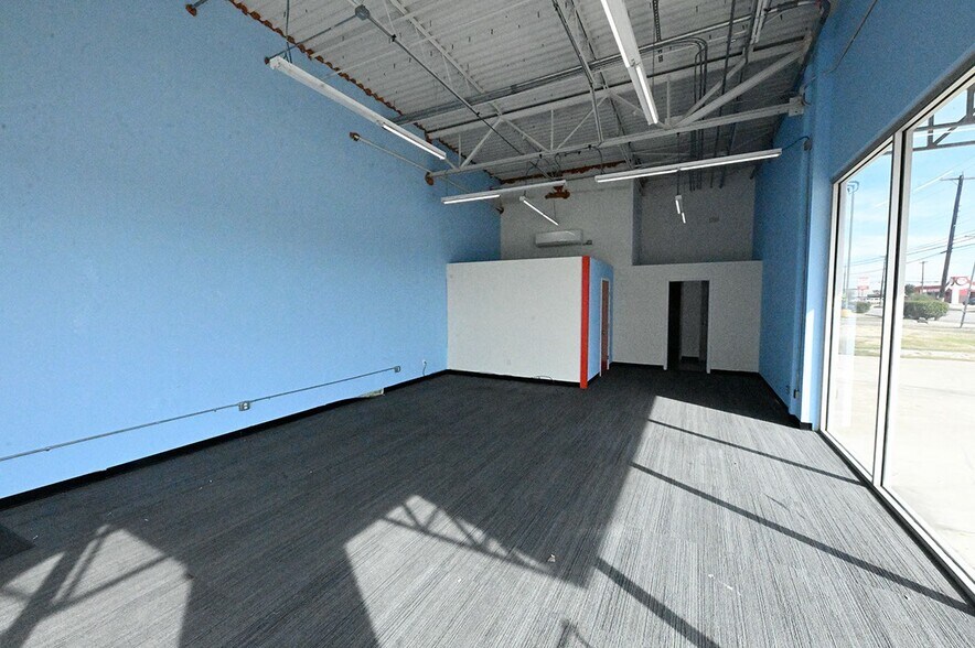 7519 Marbach Rd, San Antonio, TX à louer - Photo intérieure – Image 3 sur 4