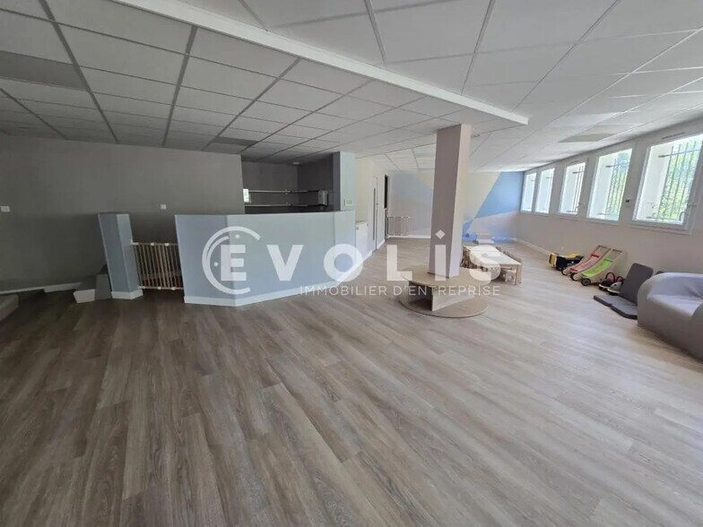 Bureau dans Orsay à louer - Photo de l’immeuble – Image 2 sur 8