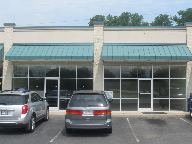 590 Cedar Creek Rd, Fayetteville, NC à louer - Photo de l’immeuble – Image 3 sur 14