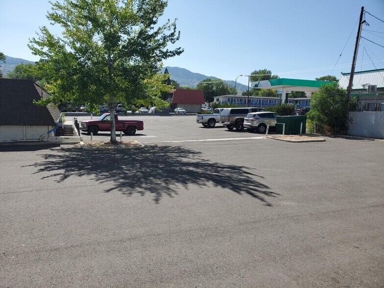 104 Corbett St, Carson City, NV à vendre - Photo de l’immeuble – Image 2 sur 4