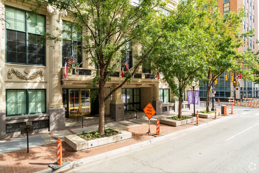 110 W 7th St, Fort Worth, TX à vendre - Photo de l’immeuble – Image 3 sur 8