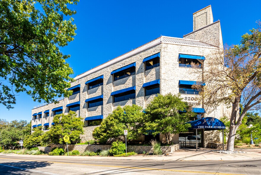 3200 Red River St, Austin, TX à louer - Photo principale – Image 1 sur 15