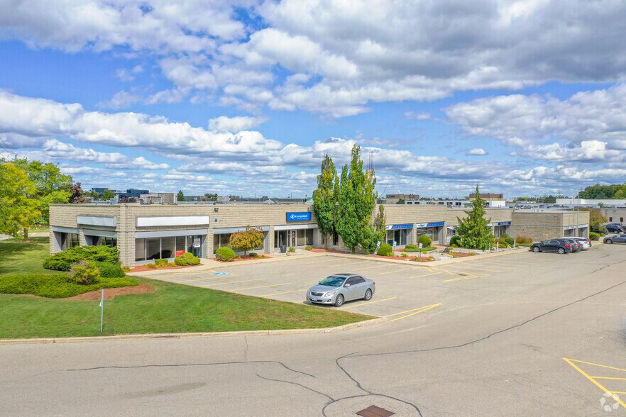 550B Parkside Dr, Waterloo, ON à louer - Photo de l’immeuble – Image 2 sur 5