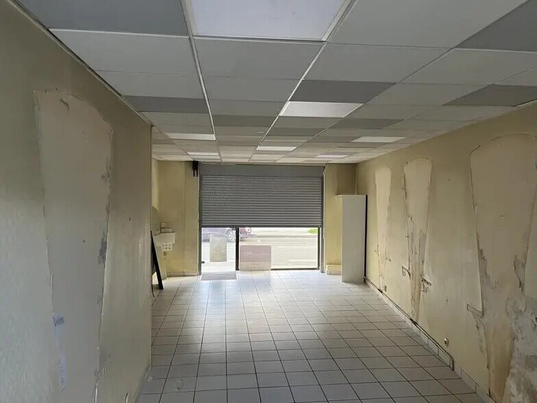 Local commercial dans Tours à louer - Photo de l’immeuble – Image 3 sur 4
