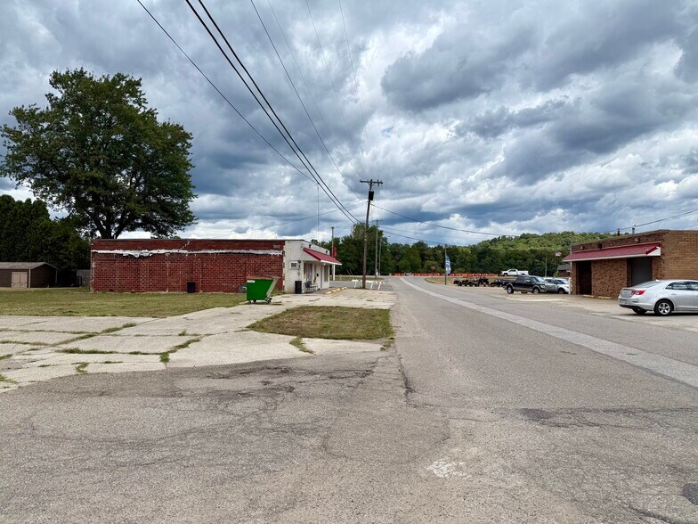 633 Wilson st, Malvern, OH à vendre - Photo de l’immeuble – Image 3 sur 3
