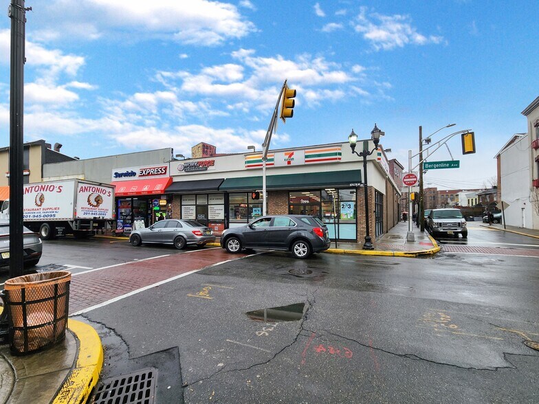 3229-3231 Bergenline Ave, Union City, NJ à louer - Photo de l’immeuble – Image 2 sur 3
