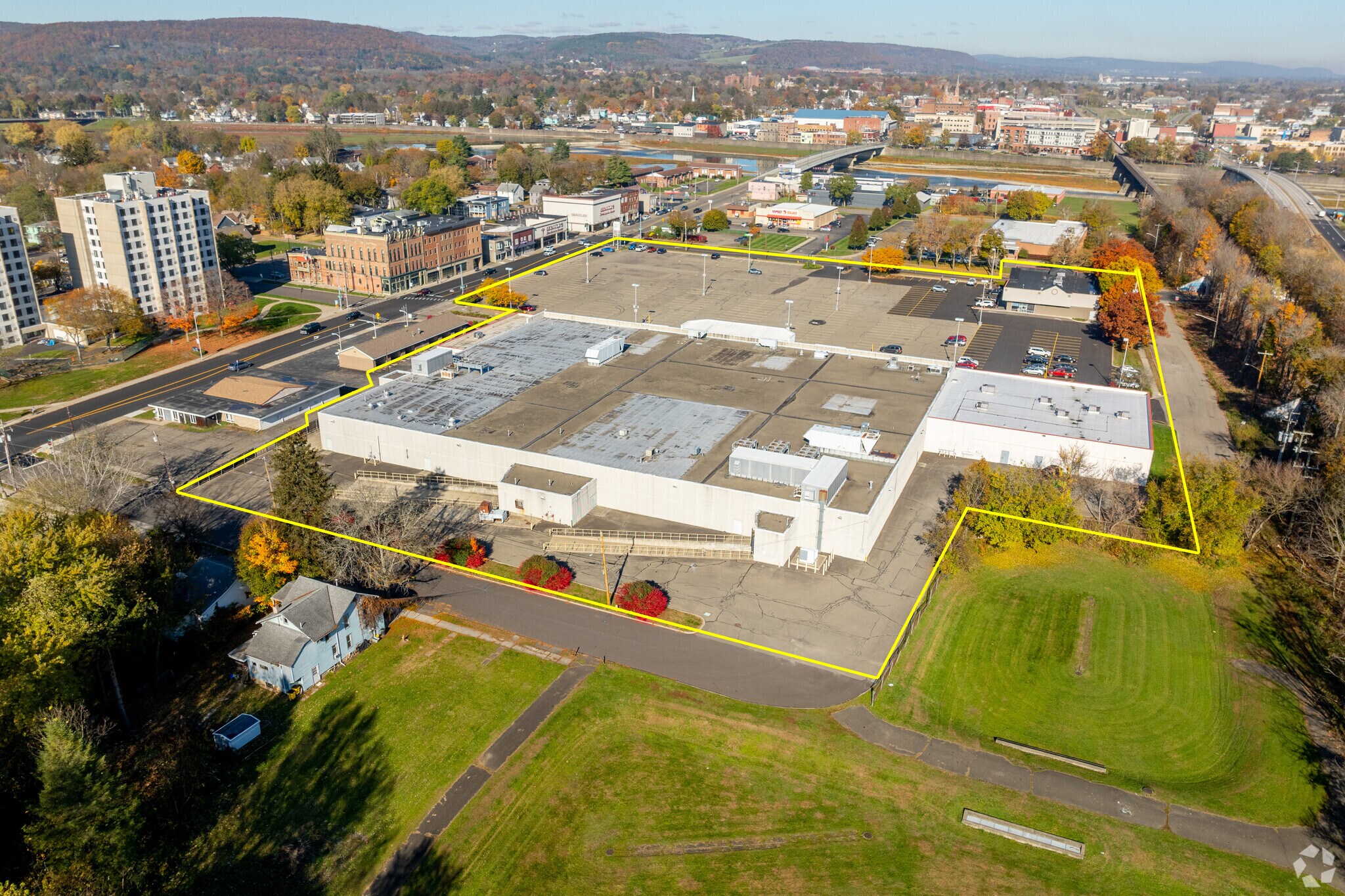 299 S Main St, Elmira, NY à vendre Aérien– Image 1 sur 16