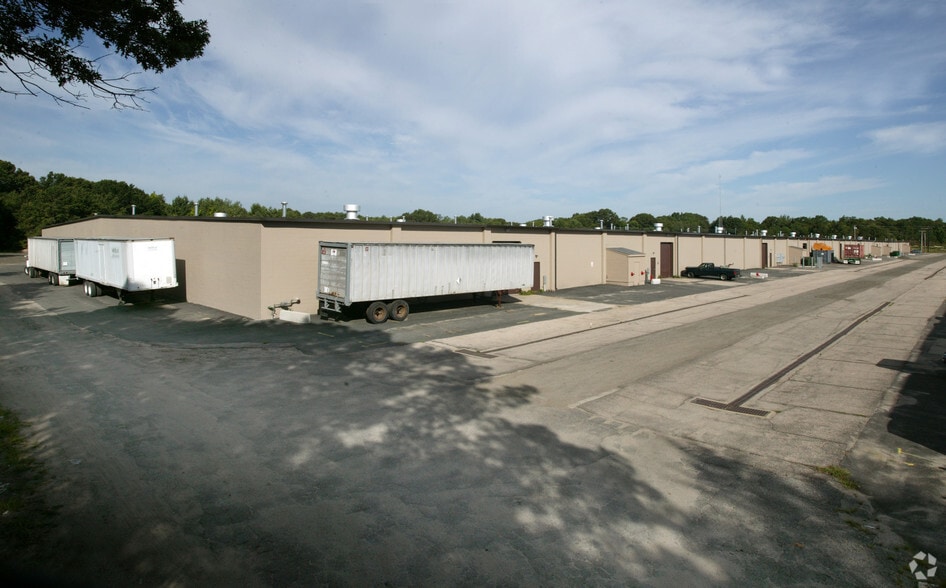342 Compass Cir, North Kingstown, RI à louer - Photo de l’immeuble – Image 3 sur 19