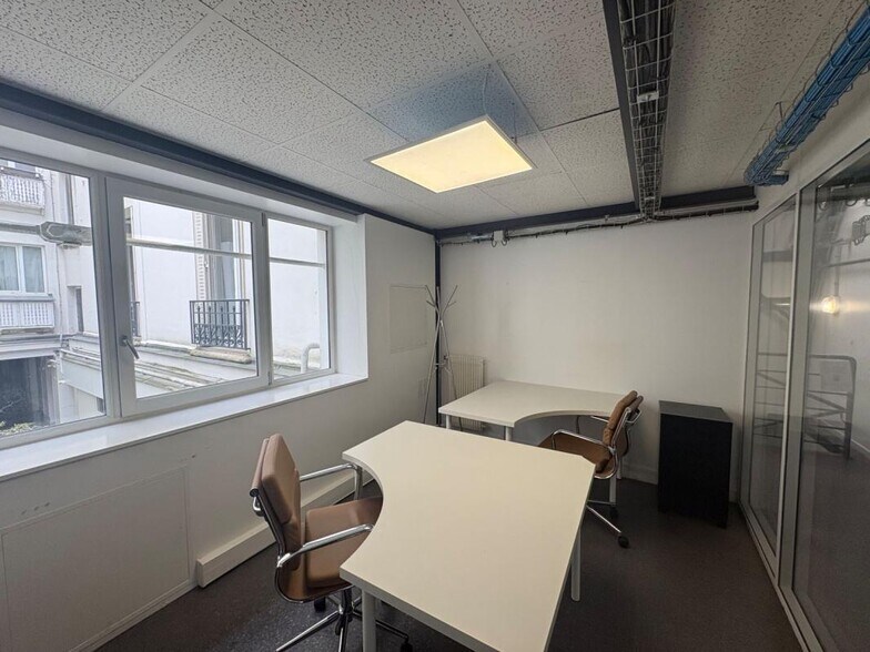 11 Rue Dulong, Paris à louer - Photo de l’immeuble – Image 3 sur 7
