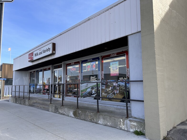 551 Bay St, Midland, ON à vendre - Photo de l’immeuble – Image 2 sur 28