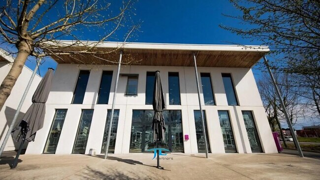 Plus de détails pour Local commercial à louer