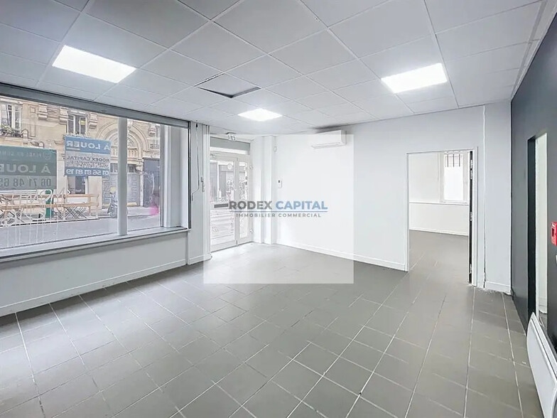 Local commercial dans Paris à louer - Photo de l’immeuble – Image 1 sur 9