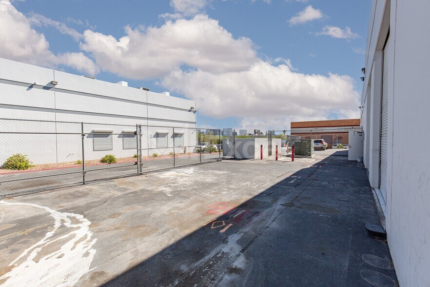 4510 W Hacienda Ave, Las Vegas, NV à louer - Photo de l’immeuble – Image 3 sur 5