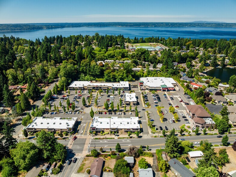 Normandy Park Towne Center portefeuille de 5 biens à vendre sur LoopNet.fr - Photo de l’immeuble – Image 2 sur 12