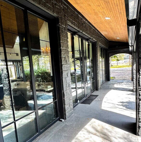 13300 Katy Fwy, Houston, TX à louer - Photo de l’immeuble – Image 2 sur 8