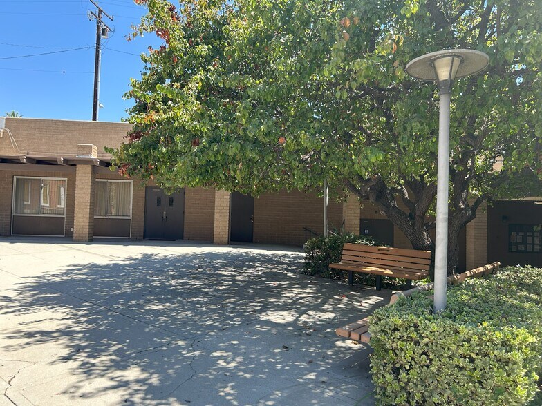 13205 Philadelphia St, Whittier, CA à louer - Photo de l’immeuble – Image 2 sur 4